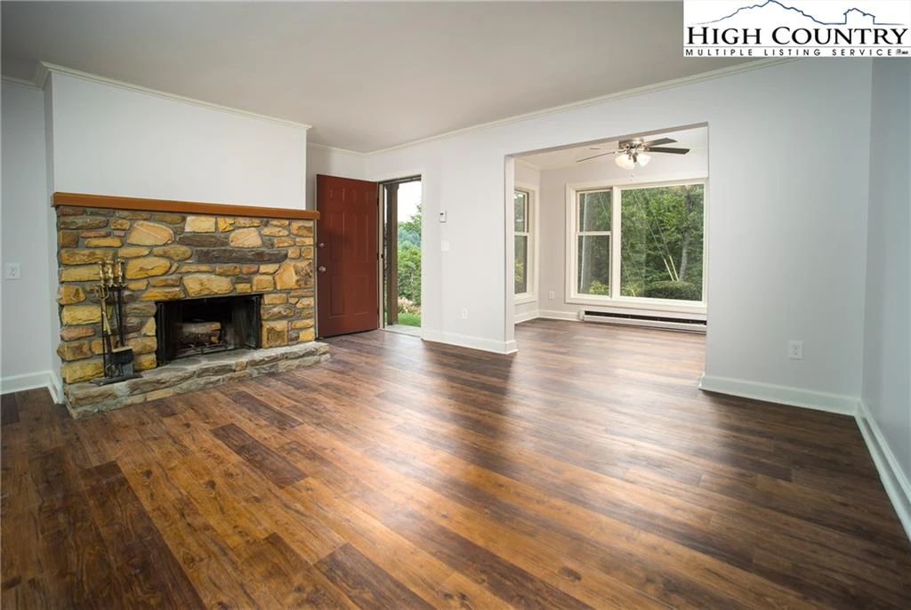 Image number 21 for the current listing