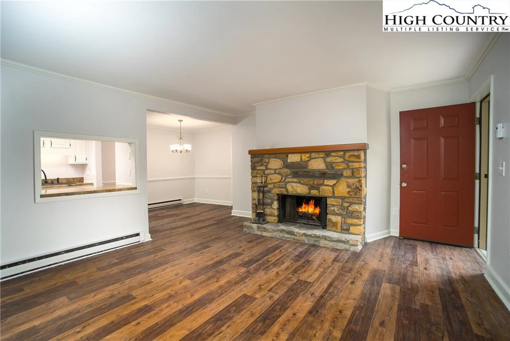 Image number 20 for the current listing
