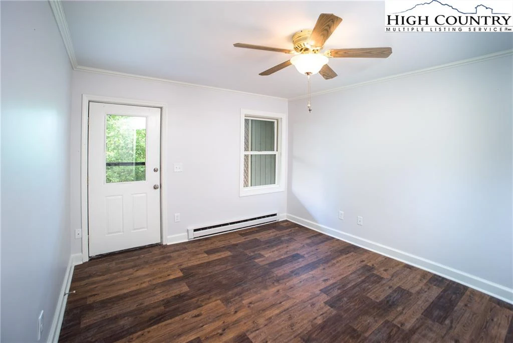 Image number 16 for the current listing