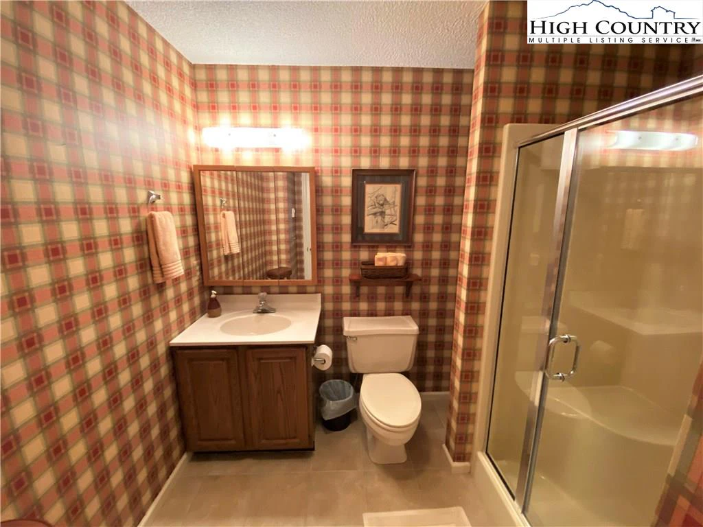 Image number 9 for the current listing
