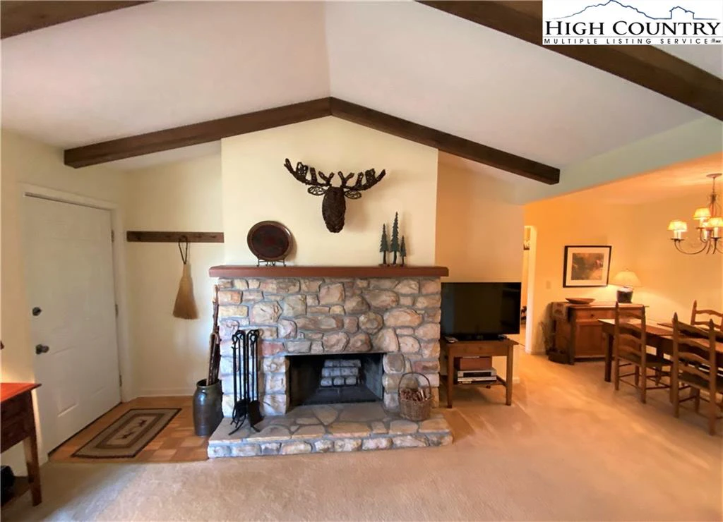 Image number 14 for the current listing