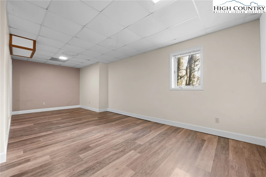 Image number 6 for the current listing
