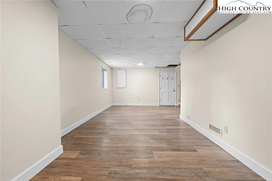 Image number 7 for the current listing