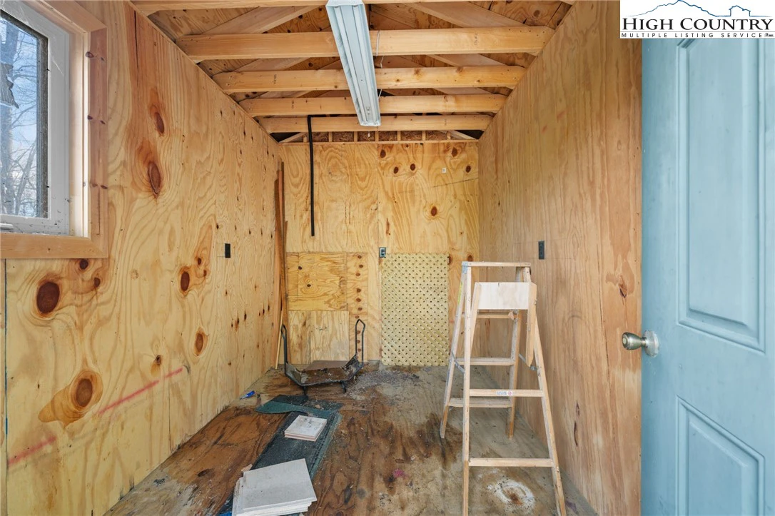 Image number 12 for the current listing