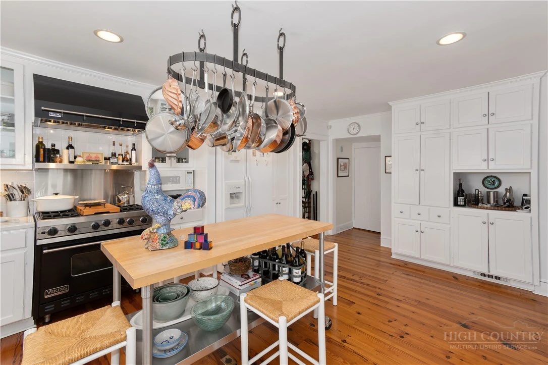 Image number 14 for the current listing