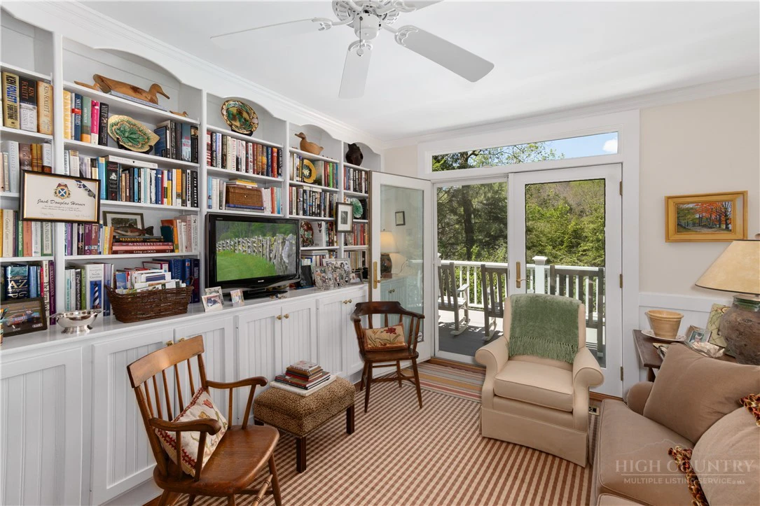 Image number 3 for the current listing