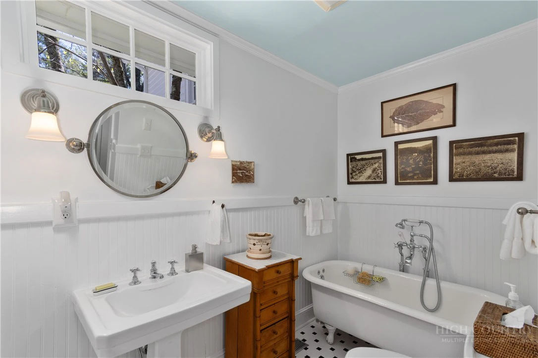Image number 4 for the current listing