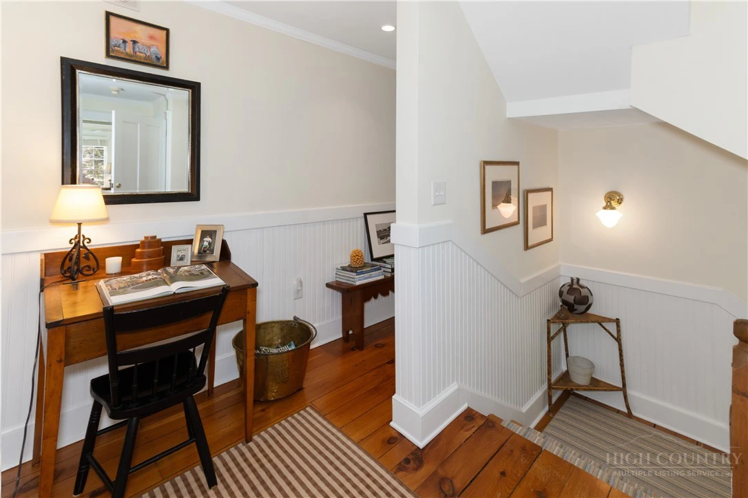 Image number 5 for the current listing