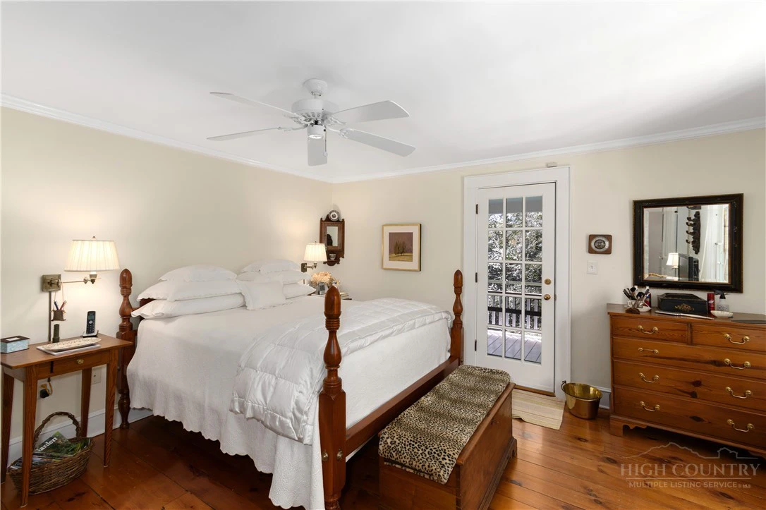 Image number 6 for the current listing