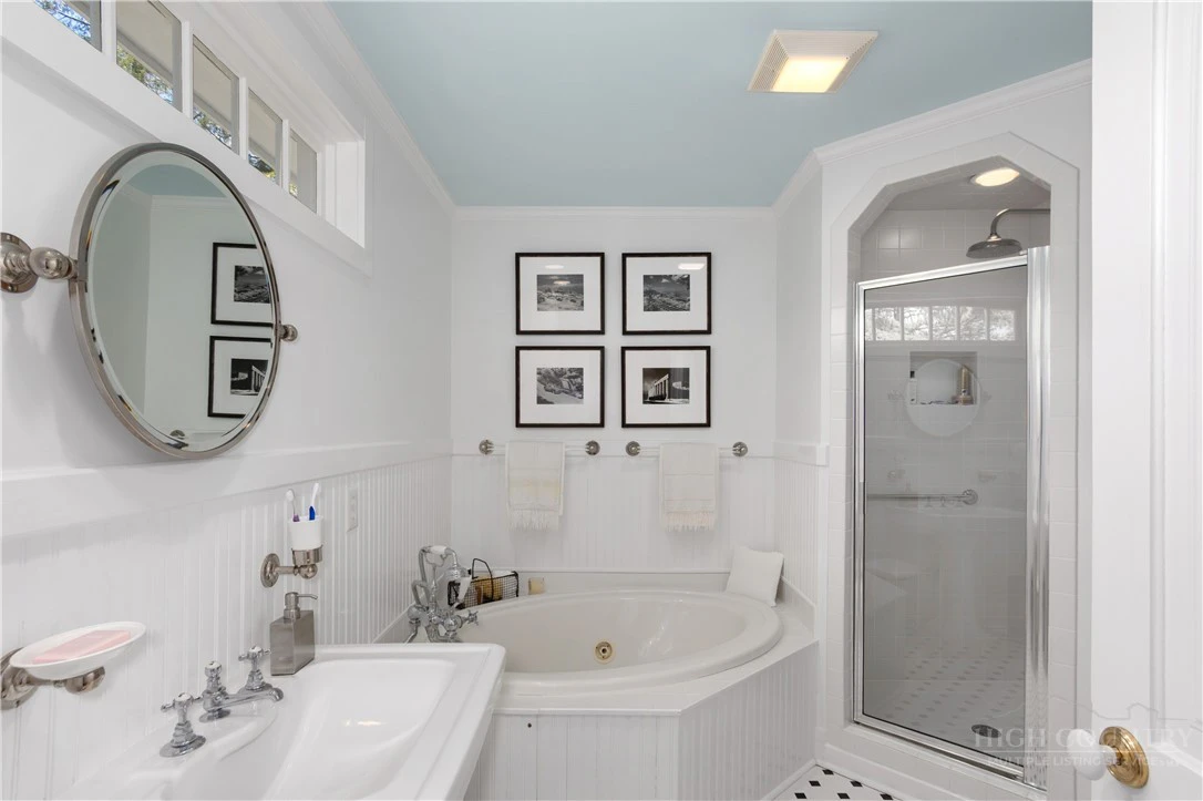 Image number 7 for the current listing