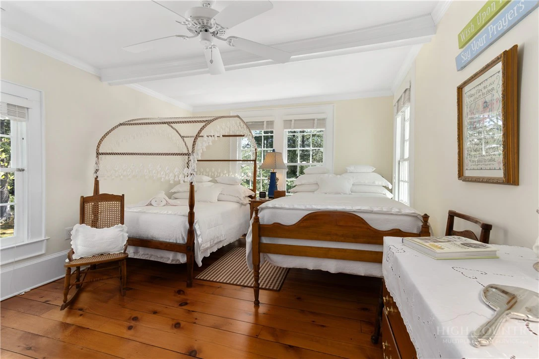 Image number 8 for the current listing