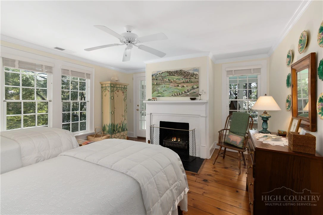 Image number 9 for the current listing