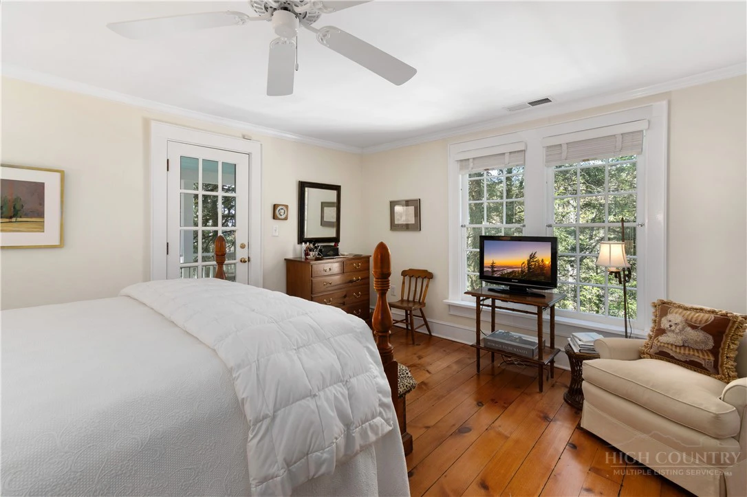 Image number 10 for the current listing