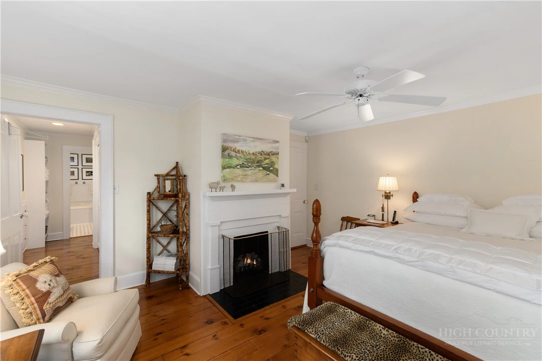 Image number 11 for the current listing