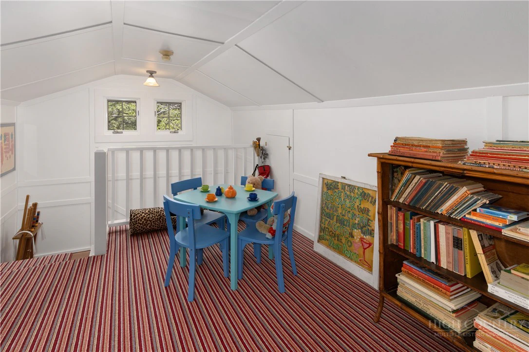 Image number 13 for the current listing