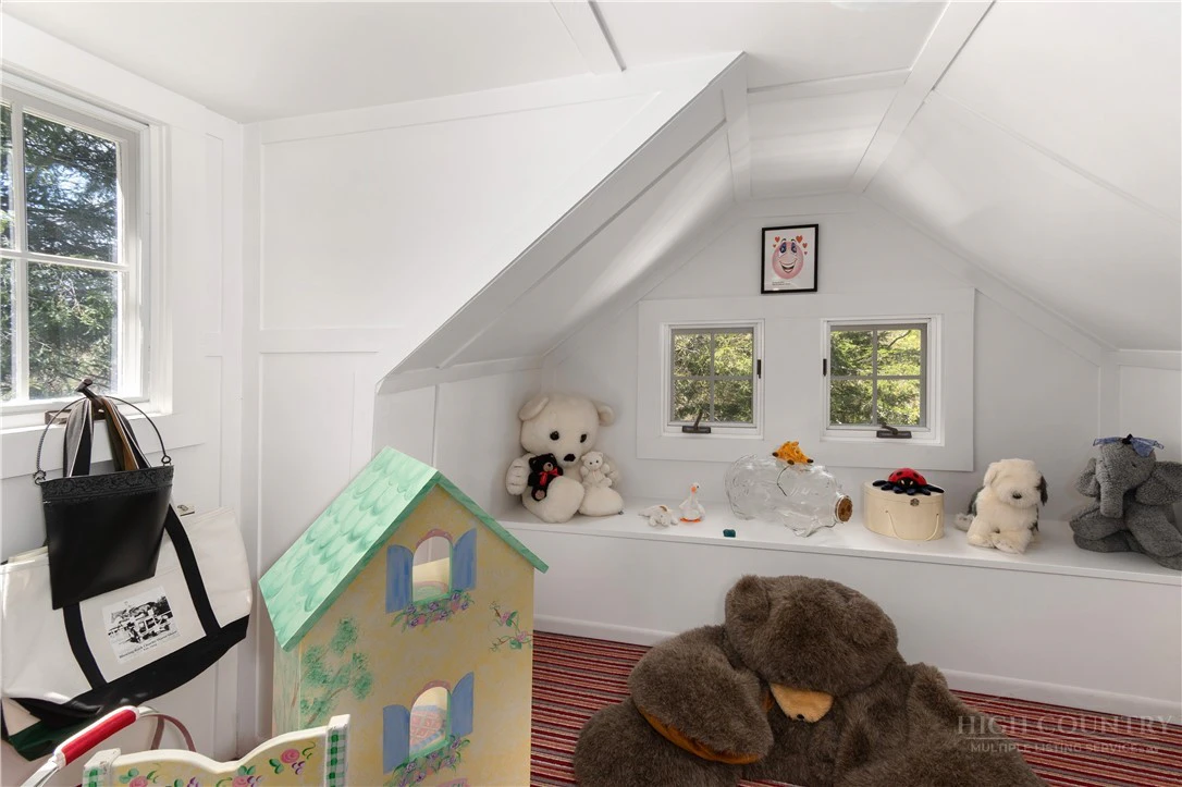 Image number 2 for the current listing
