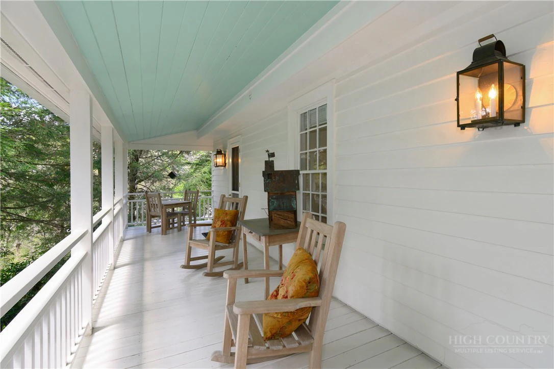 Image number 16 for the current listing