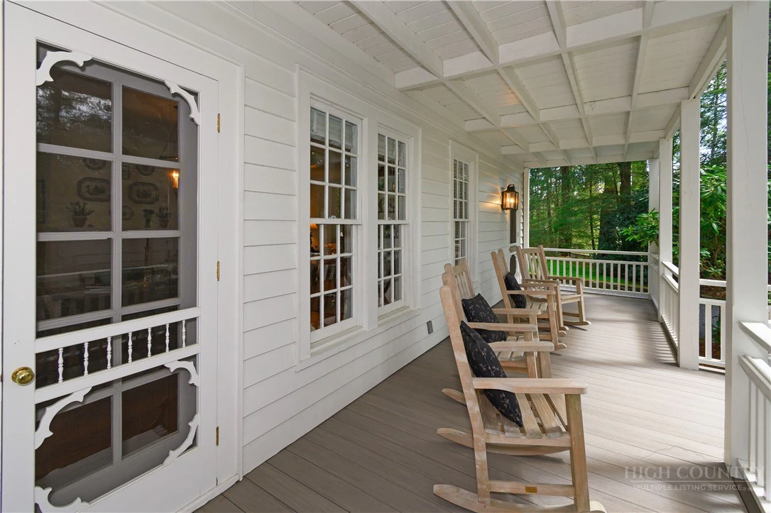 Image number 17 for the current listing