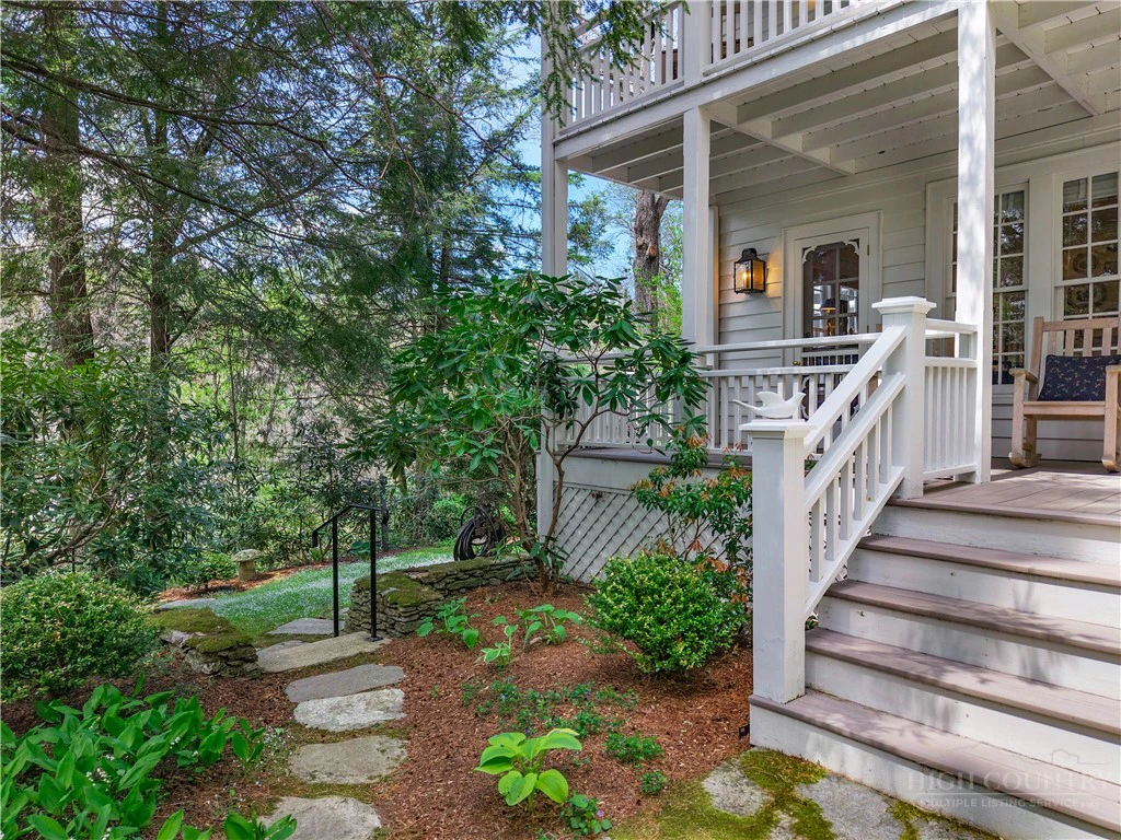Image number 19 for the current listing