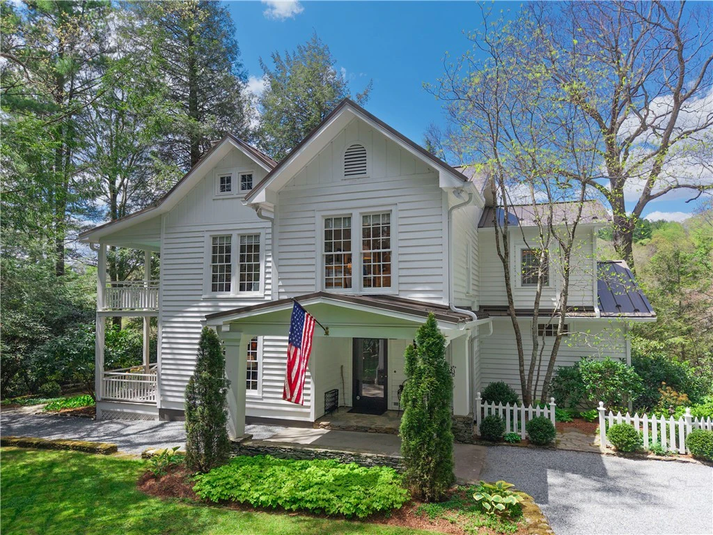 Image number 1 for the current listing