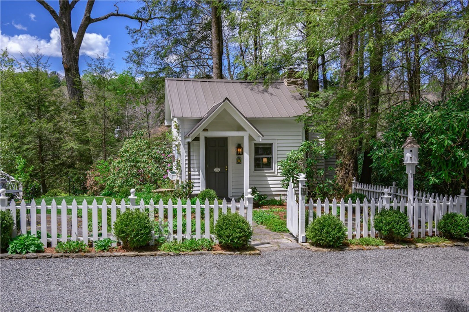 Image number 20 for the current listing