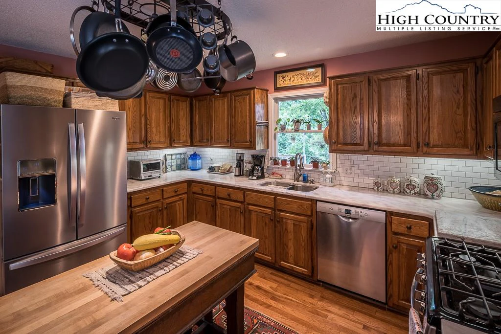 Image number 38 for the current listing