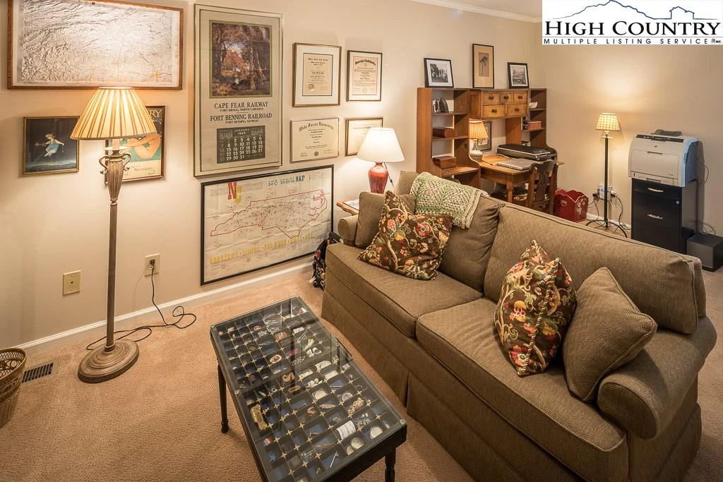 Image number 3 for the current listing
