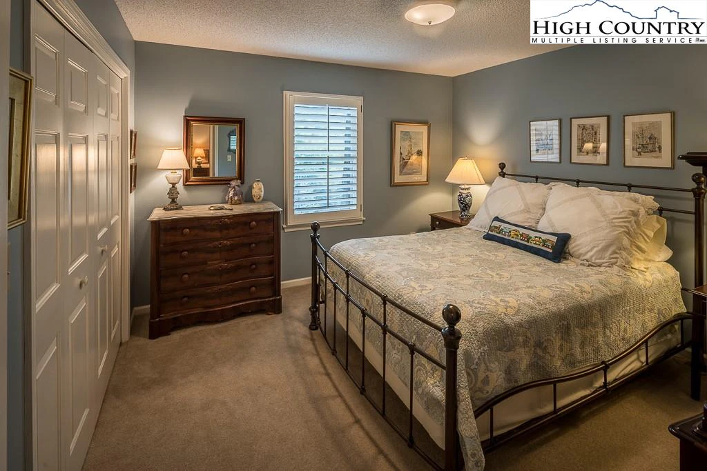 Image number 2 for the current listing