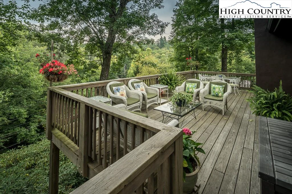 Image number 16 for the current listing