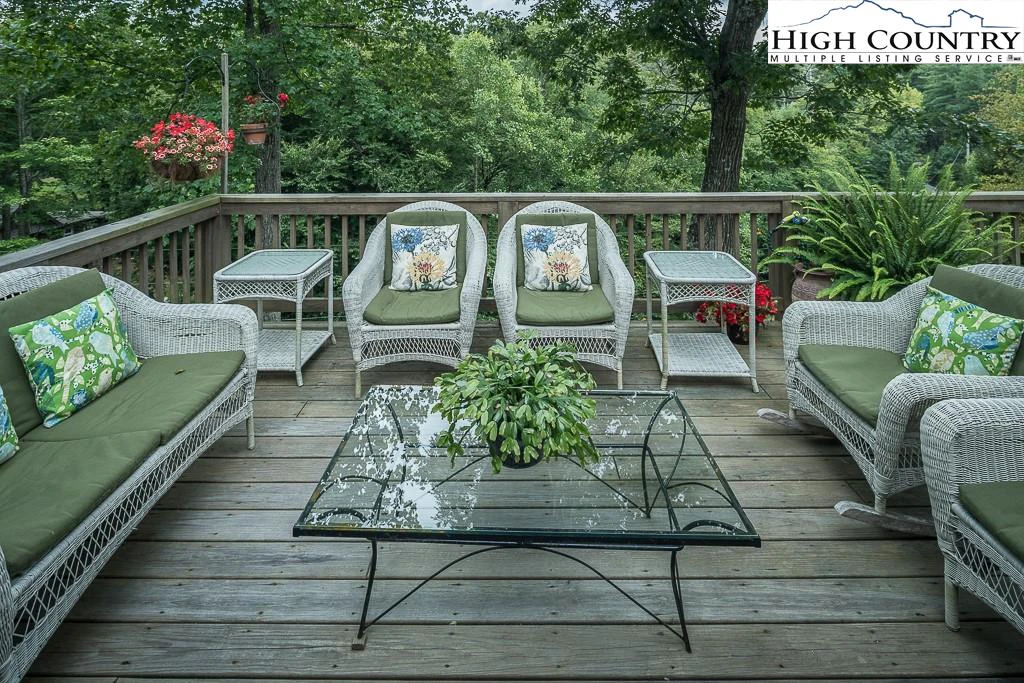 Image number 17 for the current listing