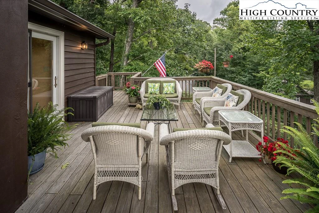 Image number 19 for the current listing