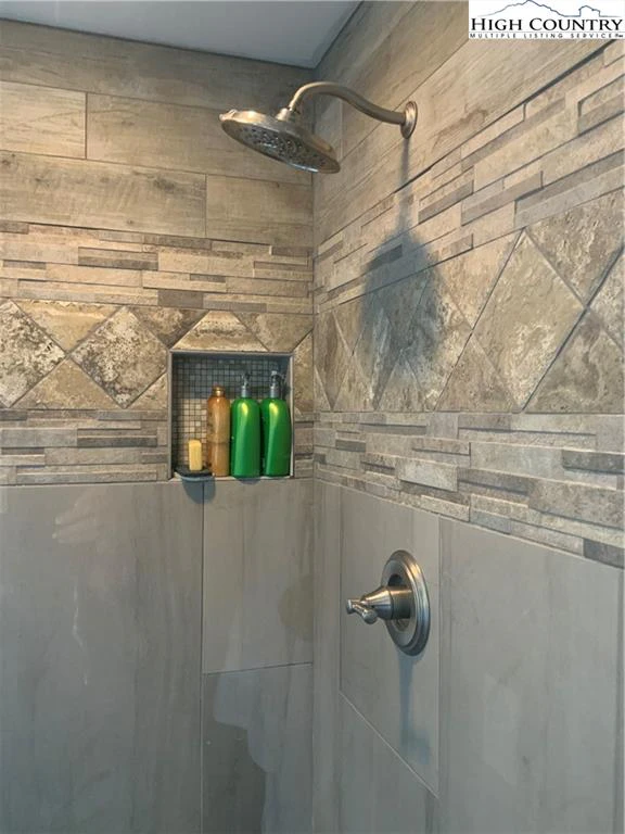 Image number 7 for the current listing