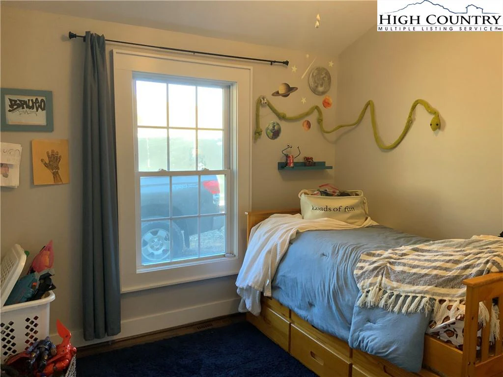 Image number 9 for the current listing