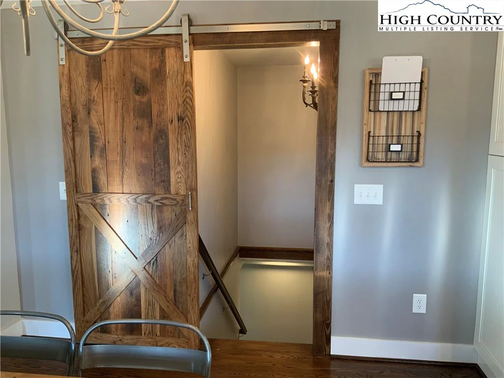 Image number 2 for the current listing