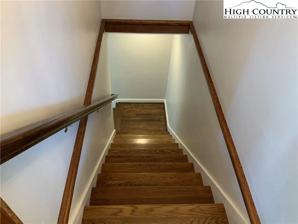 Image number 14 for the current listing