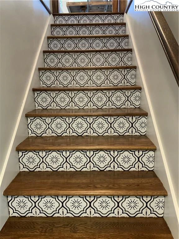 Image number 15 for the current listing