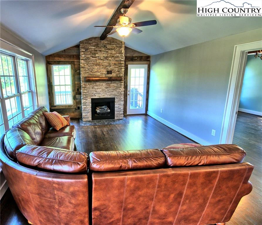 Image number 13 for the current listing