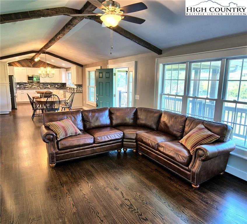 Image number 2 for the current listing