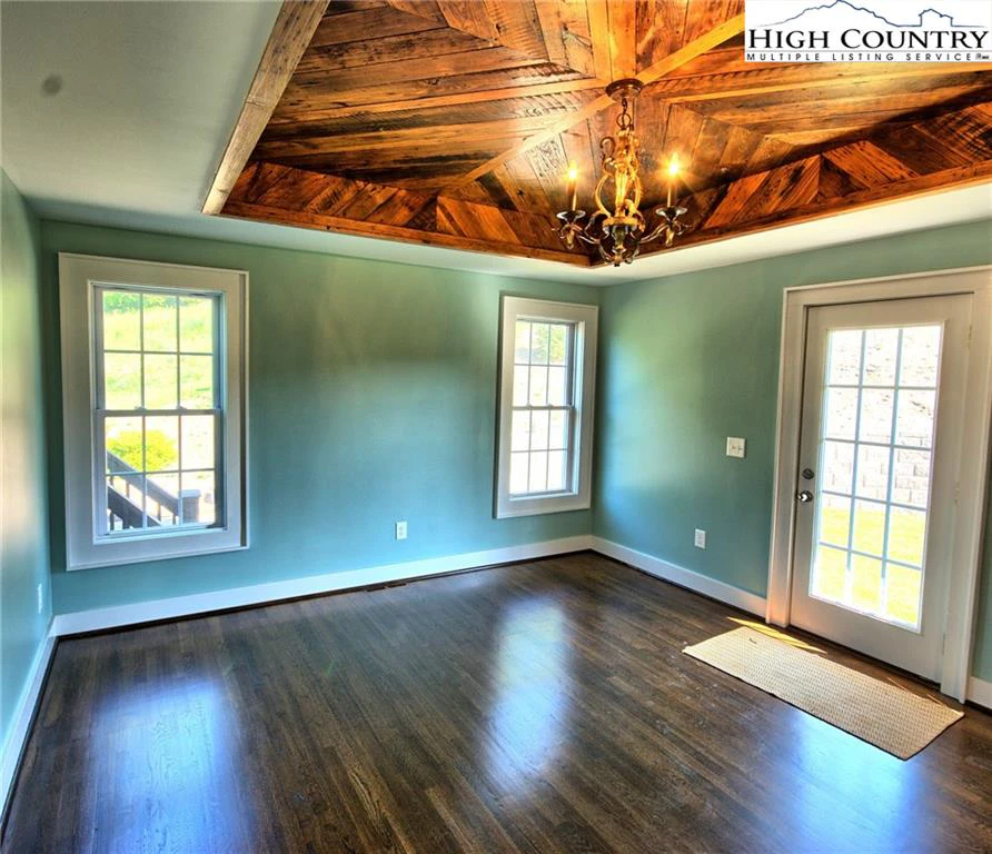 Image number 12 for the current listing