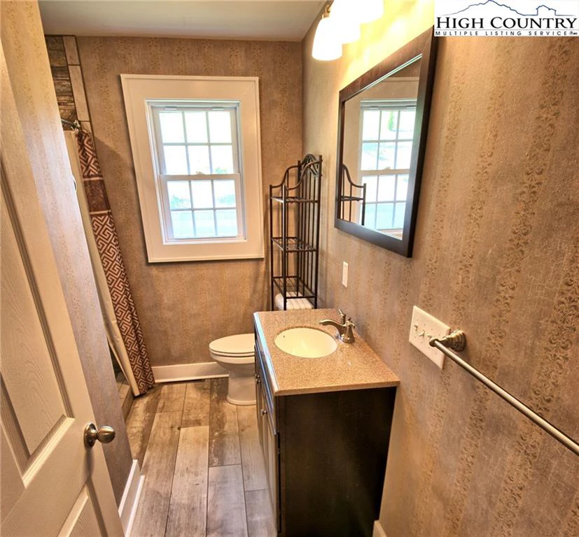 Image number 9 for the current listing