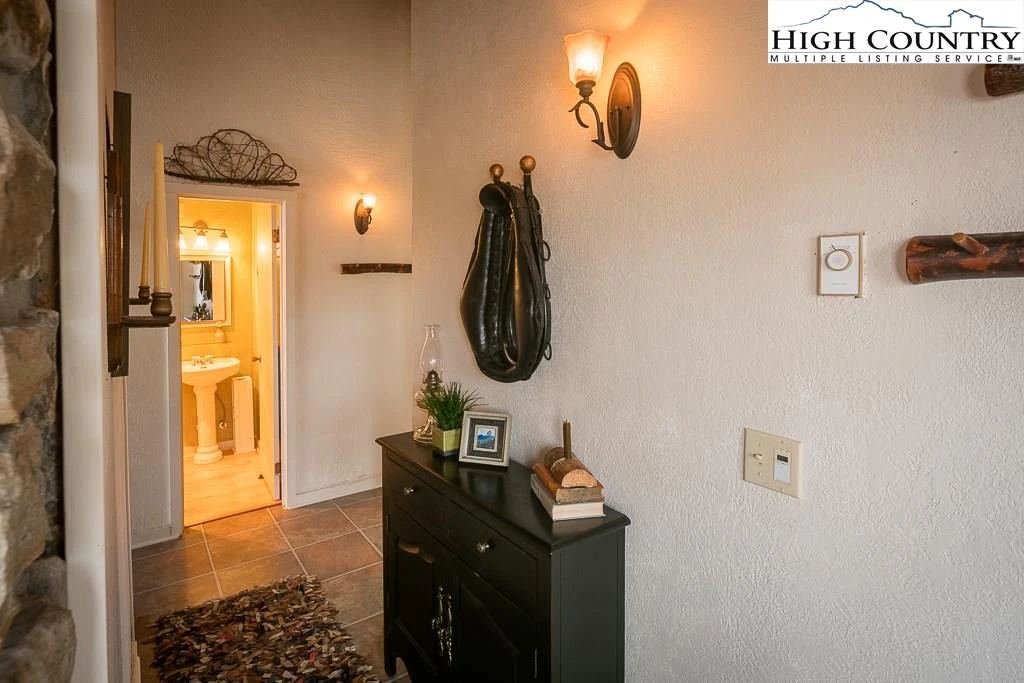 Image number 11 for the current listing