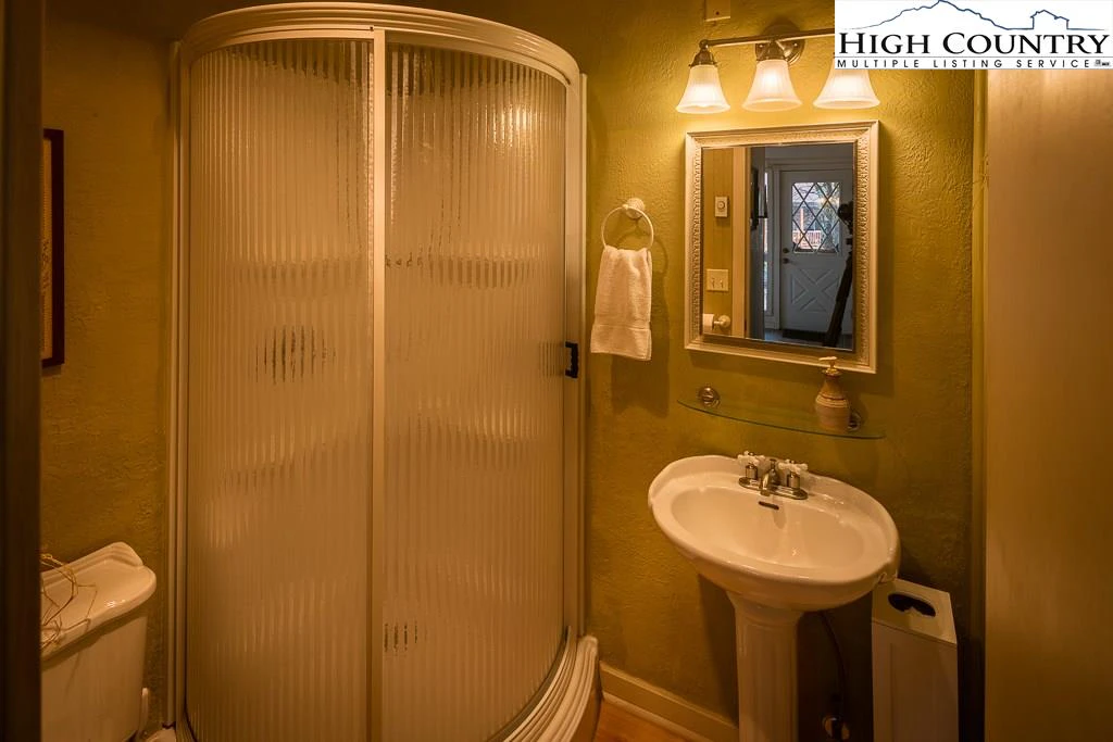 Image number 3 for the current listing