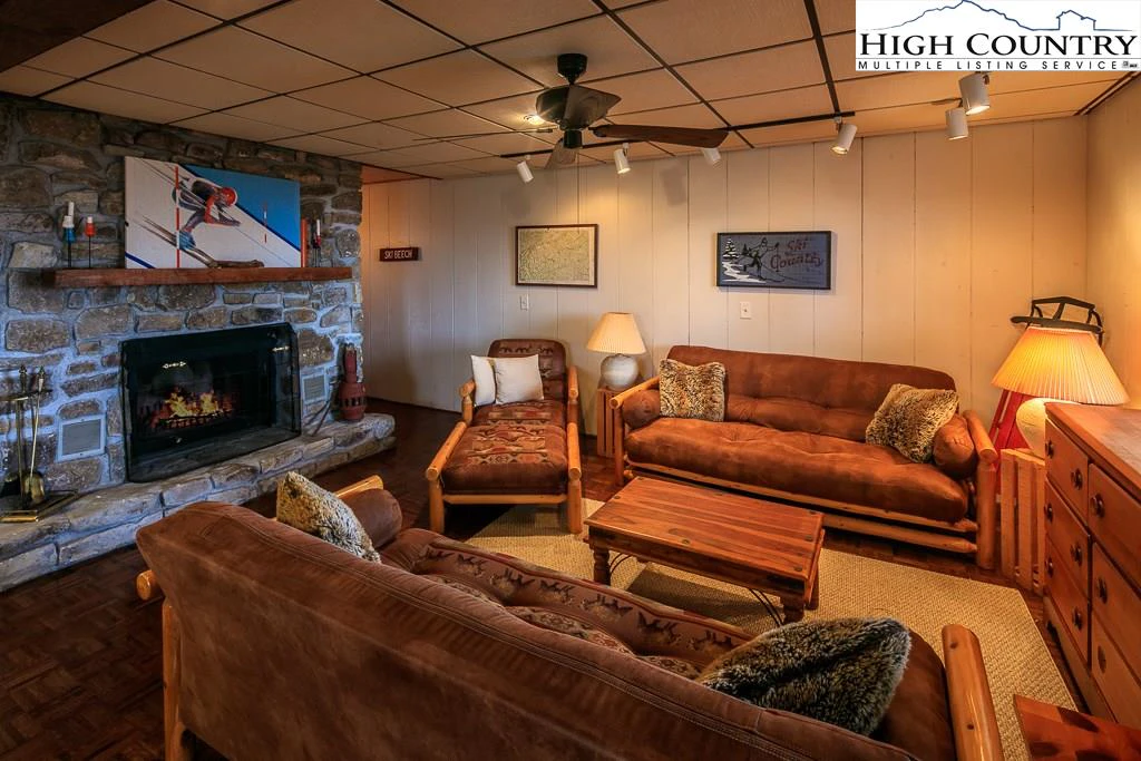 Image number 5 for the current listing