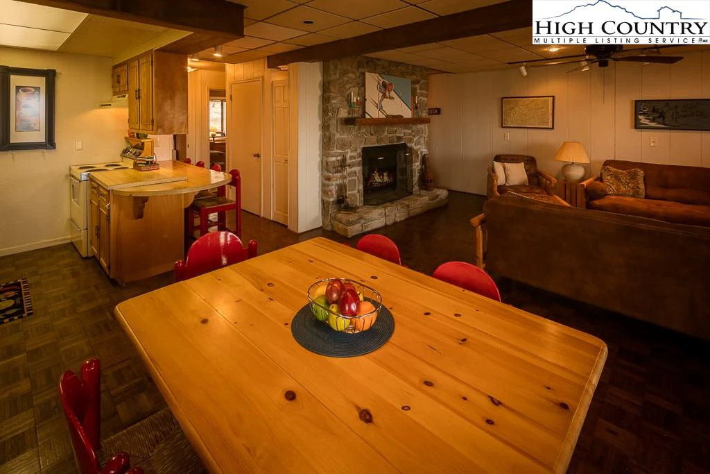 Image number 9 for the current listing