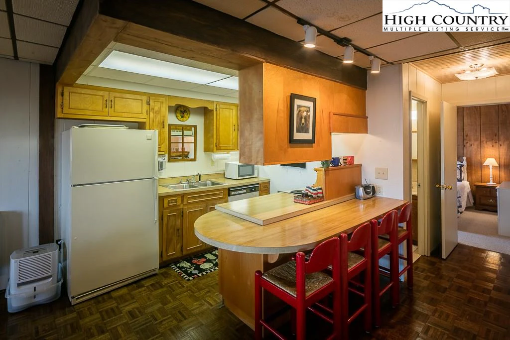 Image number 2 for the current listing