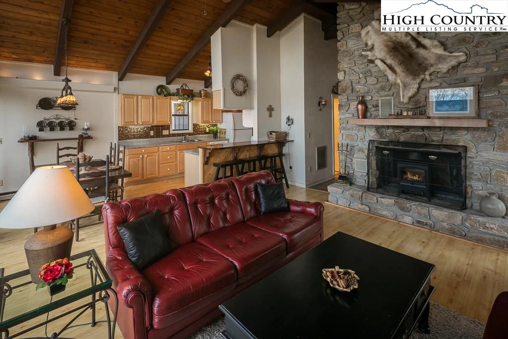 Image number 20 for the current listing