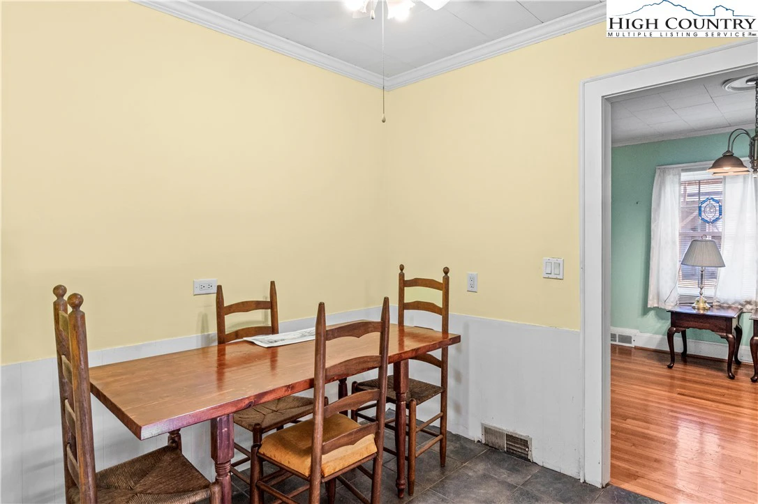 Image number 4 for the current listing