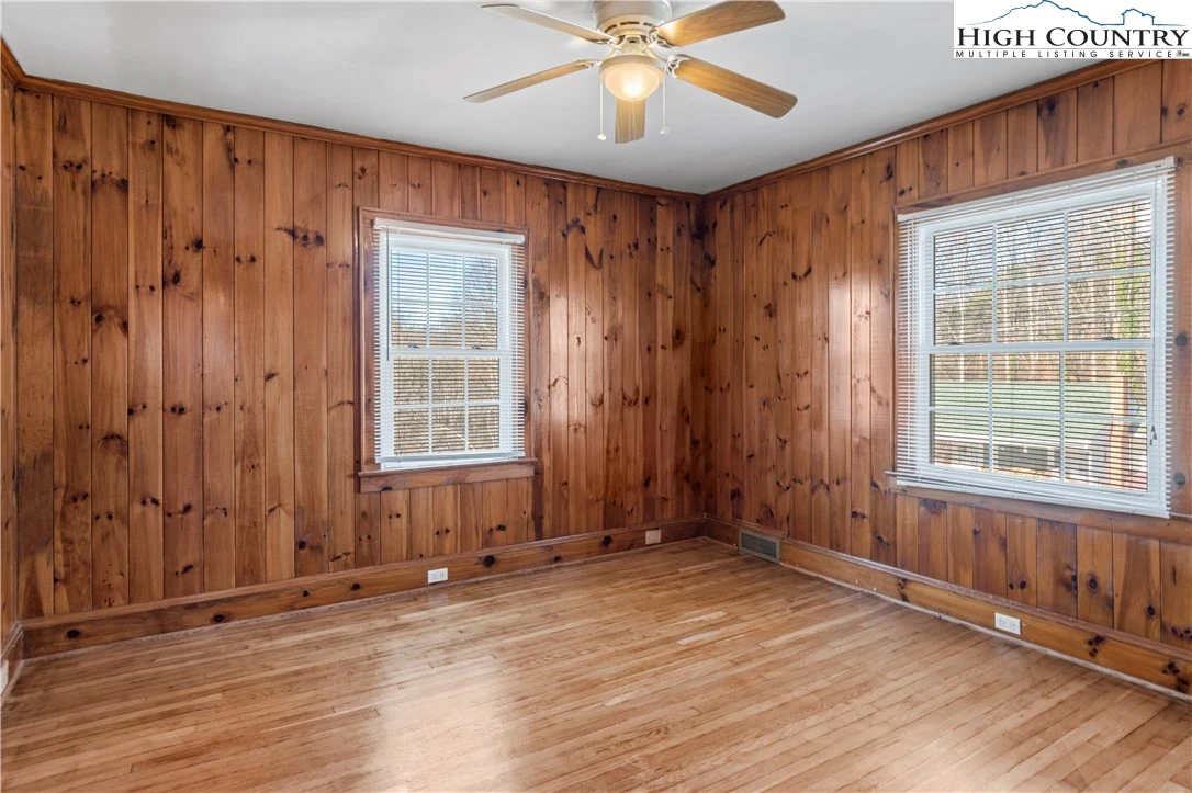 Image number 5 for the current listing