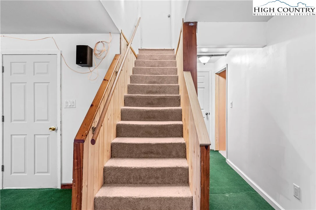 Image number 7 for the current listing