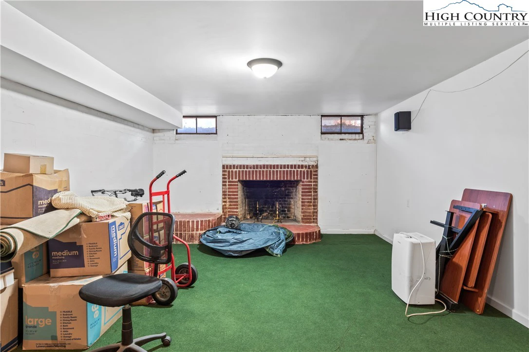 Image number 8 for the current listing